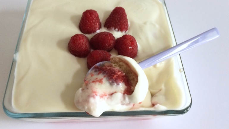 Tiramisù alla ricotta con fragole e lamponi