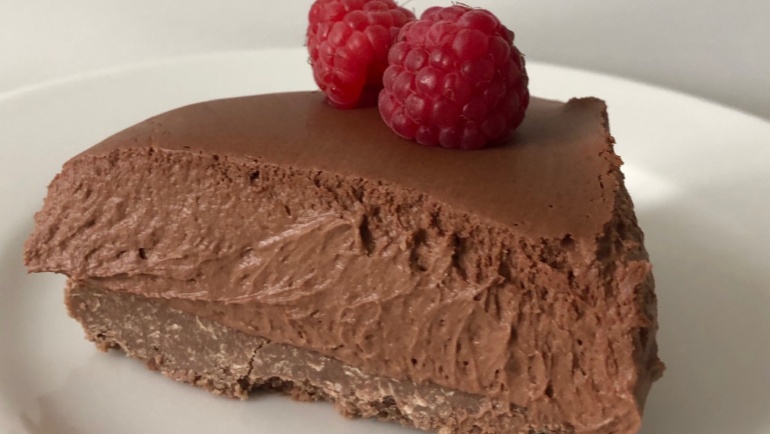 Torta Mousse al cioccolato: base di wafer e una golosa mousse sopra. Super!